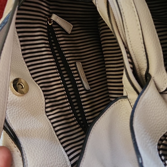 Lily & Ivy Creme Purse with Striped Interior - Picture 3 of 6